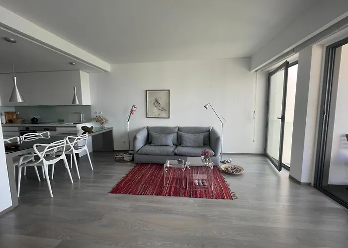 Del Mar Village, T1, Garca